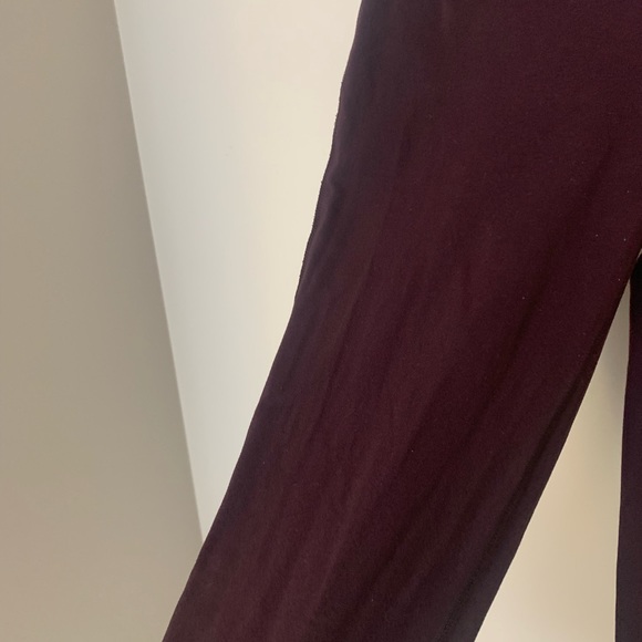 TNA Burgundy Leggings EUC -SZ Small - Picture 2 of 6